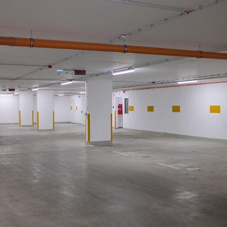 Cityscape Apartment ~ Ac/Indoor Parking/Balcony Budapest Exterior photo
