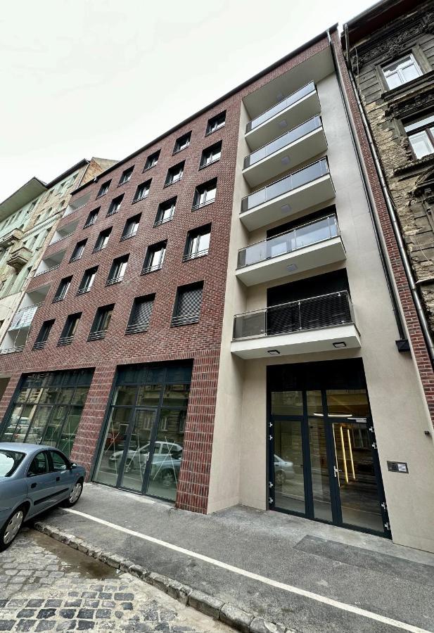 Cityscape Apartment ~ Ac/Indoor Parking/Balcony Budapest Exterior photo